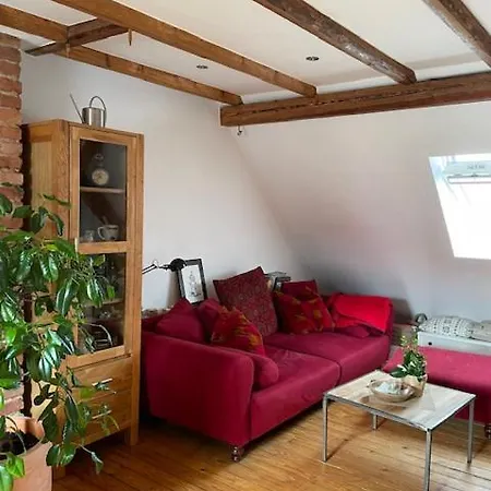 Charmante Altbauwohnung In Perfekter Lage *